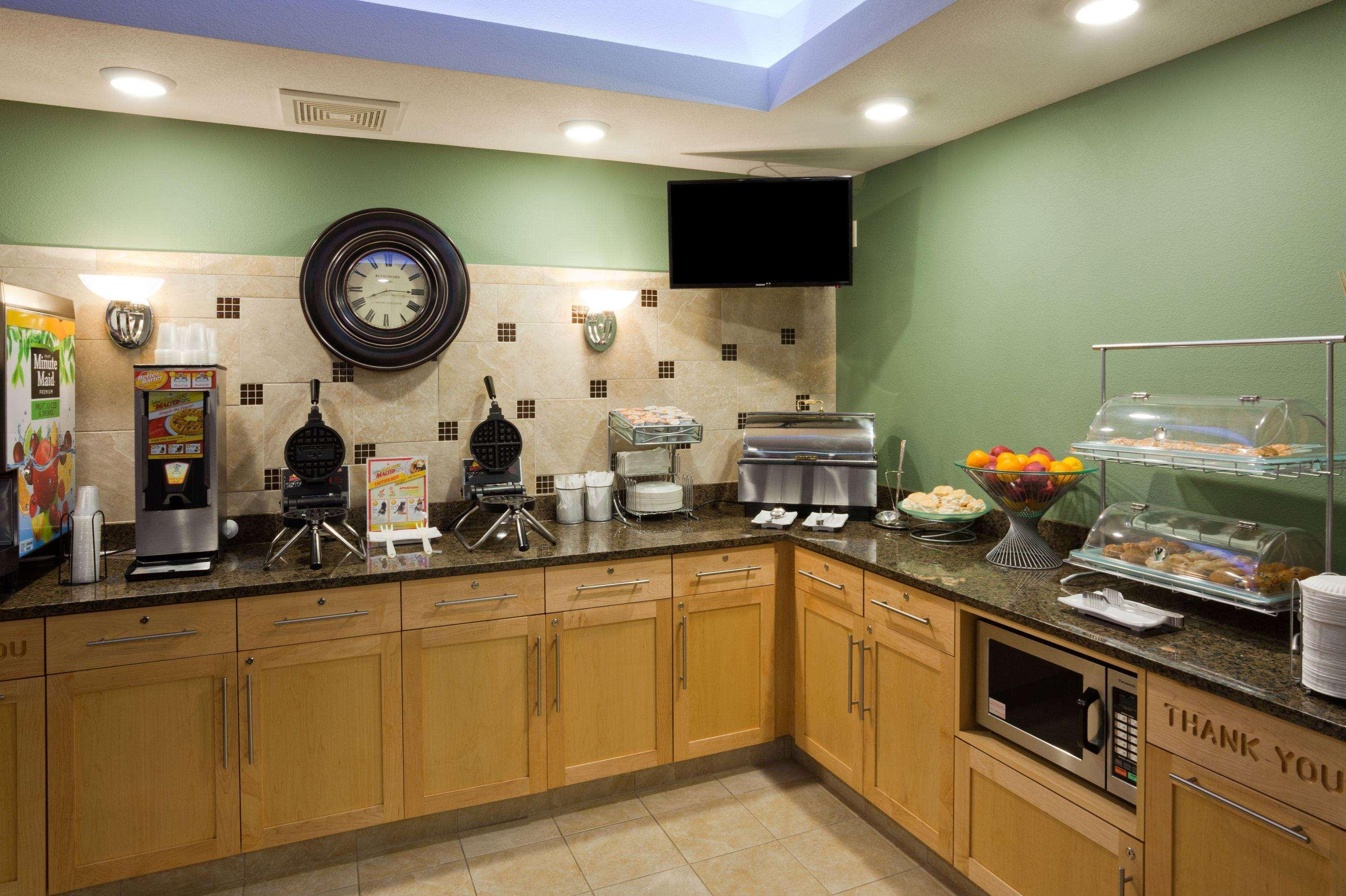 Americinn By Wyndham Hartford Sd Ngoại thất bức ảnh