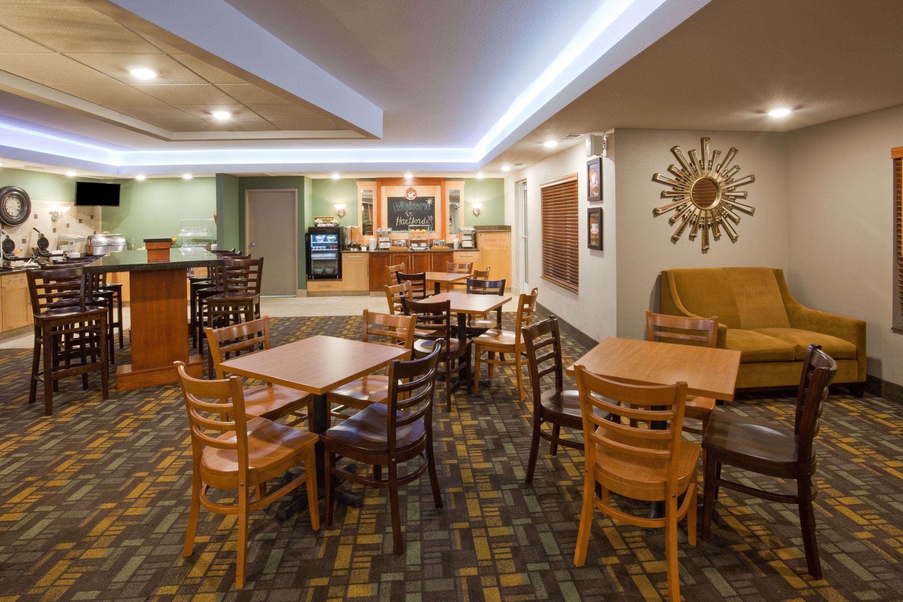 Americinn By Wyndham Hartford Sd Ngoại thất bức ảnh