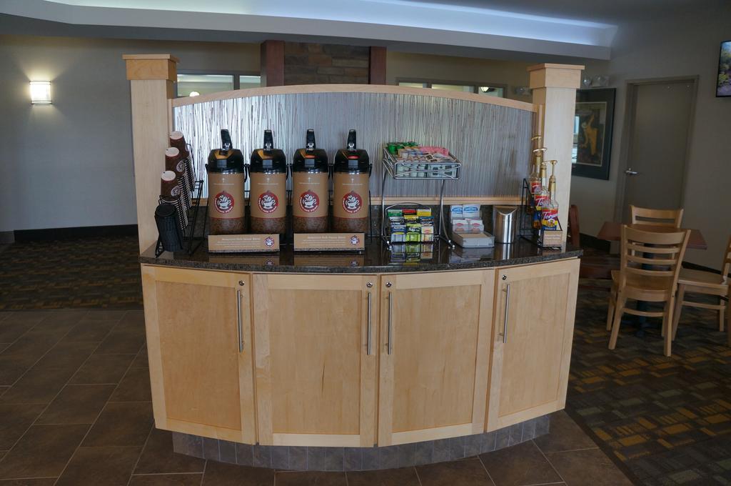 Americinn By Wyndham Hartford Sd Ngoại thất bức ảnh