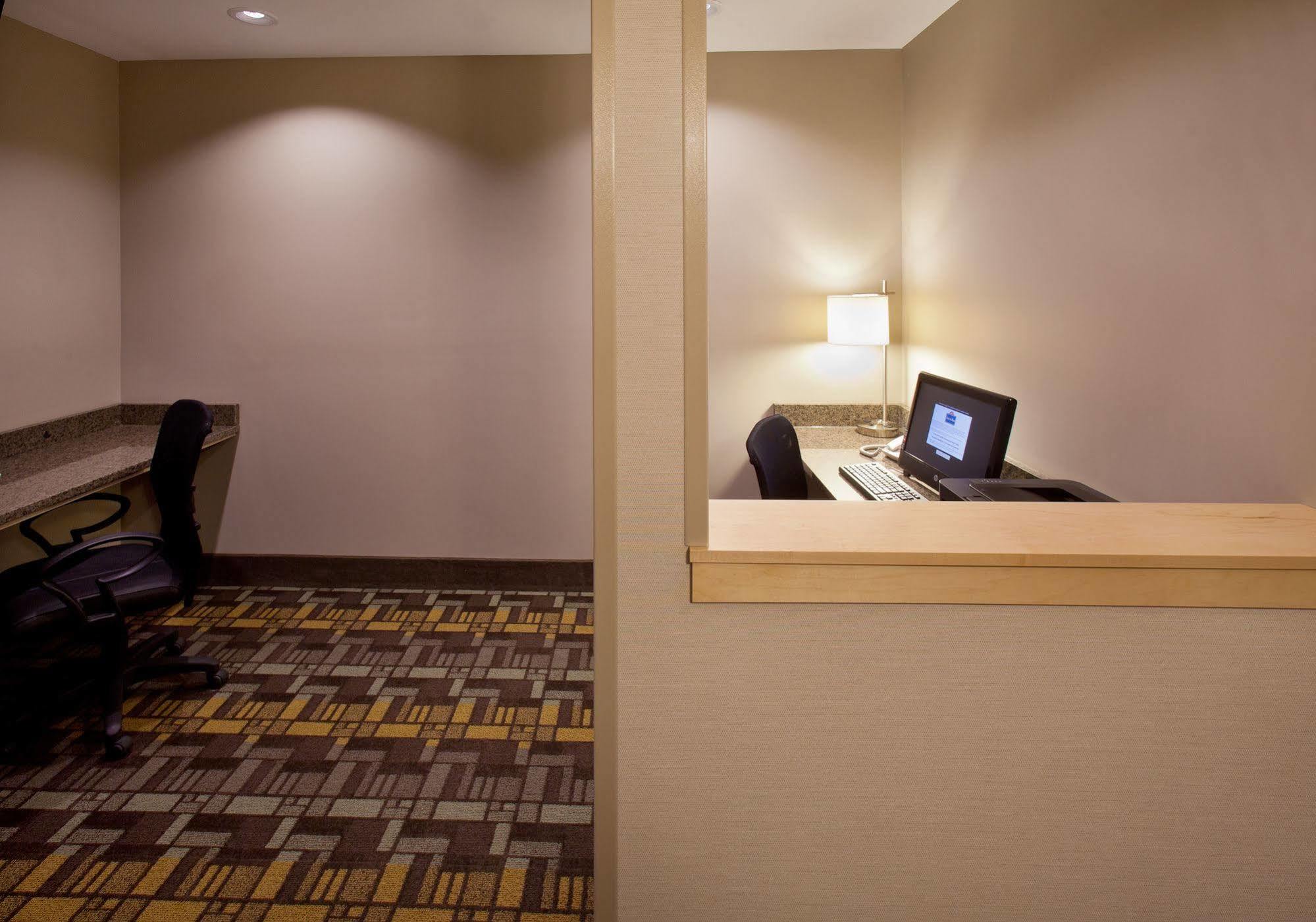 Americinn By Wyndham Hartford Sd Ngoại thất bức ảnh
