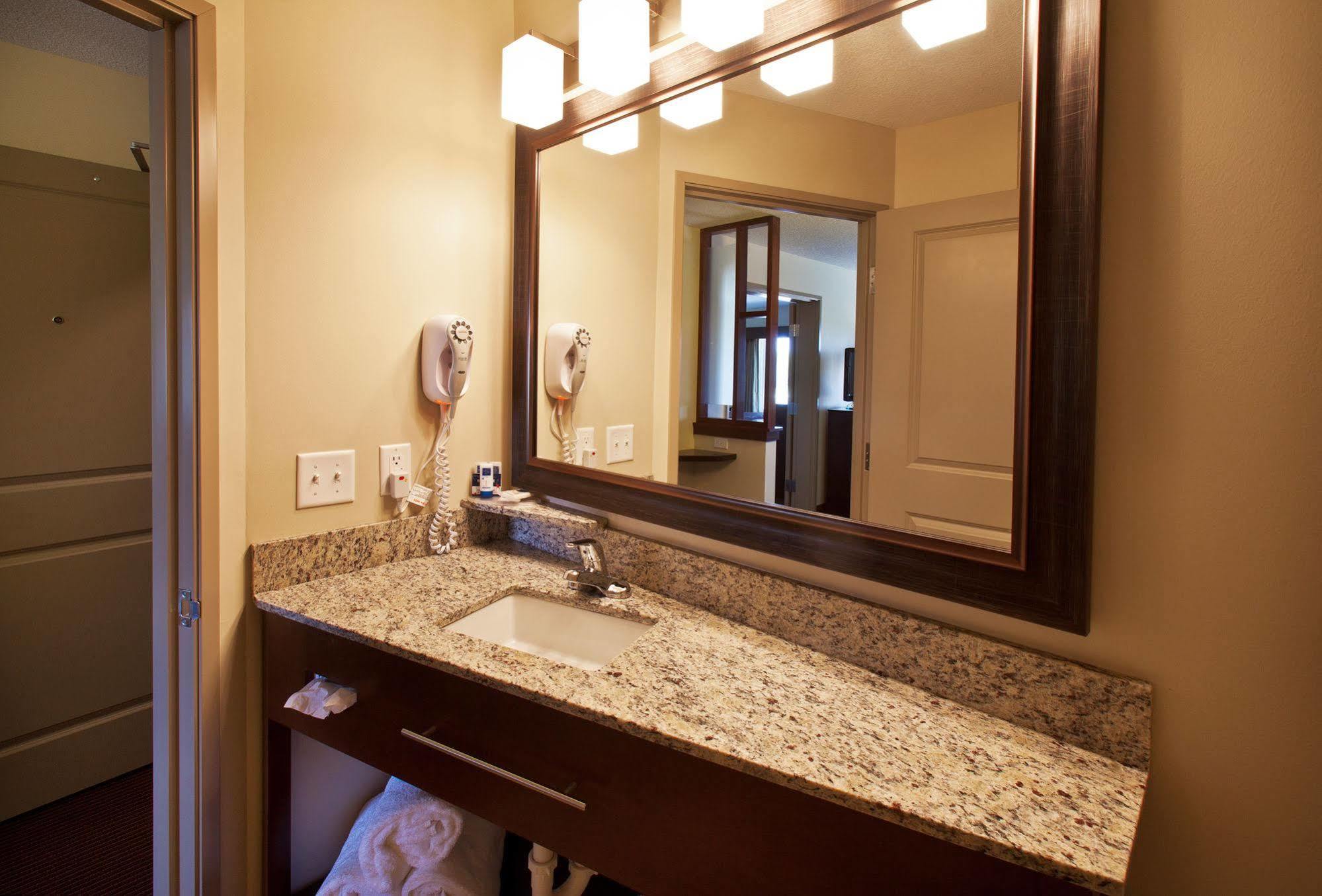Americinn By Wyndham Hartford Sd Ngoại thất bức ảnh